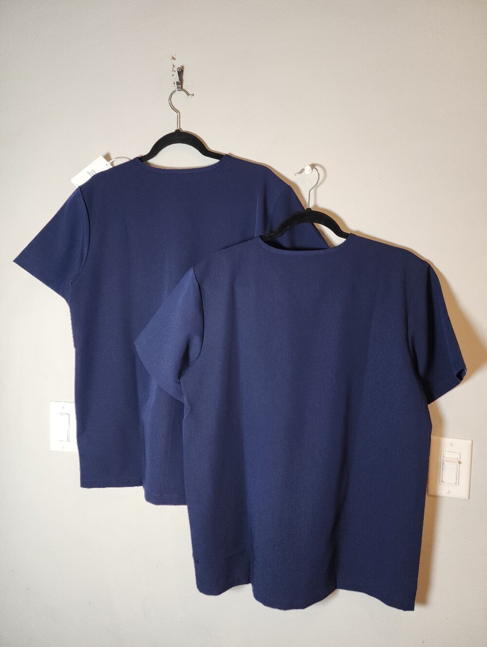NWT Figs Leon Two-Pocket Scrub Top LOT OF 2 Men's Size Medium Navy Blue - Picture 4 of 14